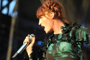 Вокалістка Florence and the Machine підтримала українців на концерті в Мілані