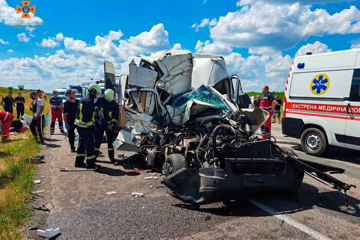 На Черкащині сталася масштабна автокатастрофа: є загиблі та поранені (фото)