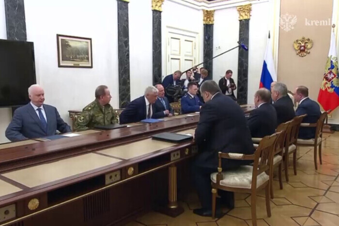 Путин после срочного обращения собрал силовиков (видео)