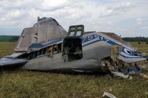 Під час падіння літака загинули 10 членів екіпажу