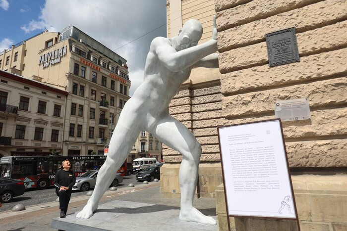 Оголена скульптура у центрі Львова спричинила скандал: реакція соцмереж
