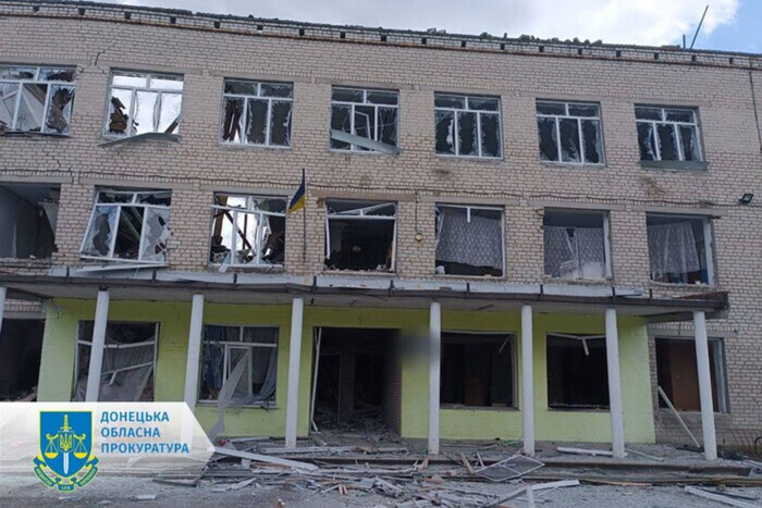 Оккупанты ударили по школе на Донбассе: есть погибшие и раненые (фото)