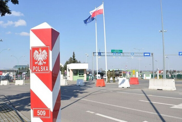 Поліція Польщі виявила загадкову повітряну кулю біля кордону з РФ