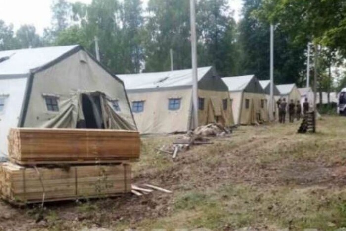 Де житимуть найманці Пригожина? Журналісти показали табори в Білорусі (фото)