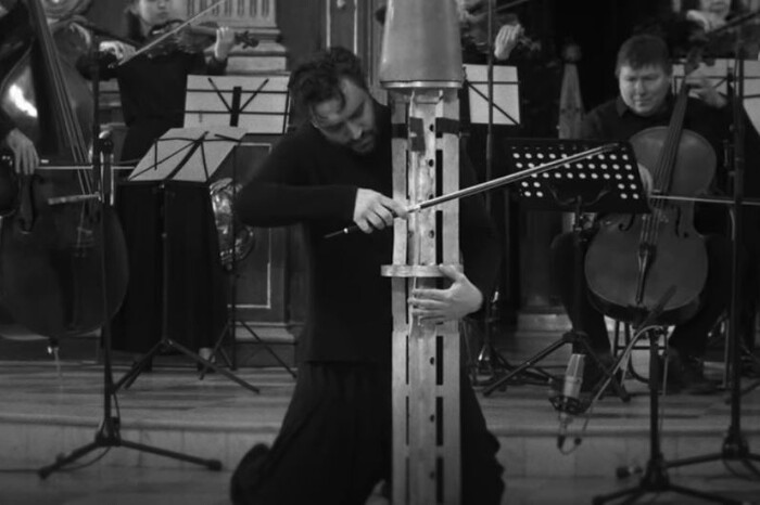 Український композитор виконав музичні твори на російській ракеті (відео) 