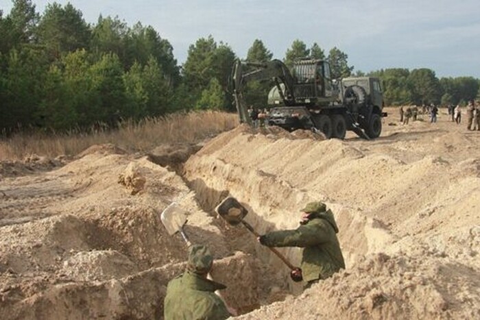 Окупанти активно готуються до оборони Криму