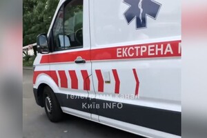 Рух транспорту перекрито, «швидкі» забирають потерпілих: що відбувається у Шевченківському суді 