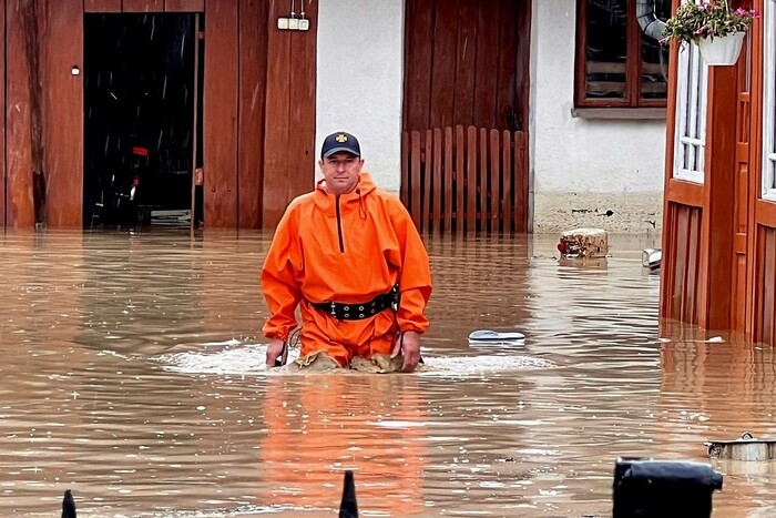 Негода на Прикарпатті: через дощі затоплено 600 будинків (фото)