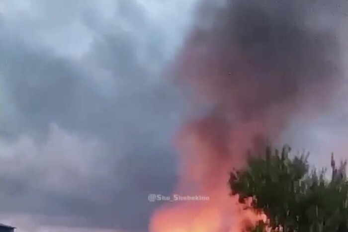 На Білгородщині «бавовна»: гримлять вибухи і масштабні пожежі (відео)