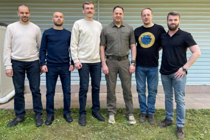 Командиры обороны «Азовстали» вместе с Зеленским возвращаются из Турции домой
