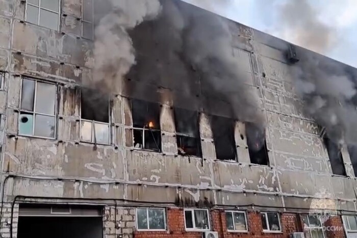 Ранок у Санкт-Петербурзі почався з масштабної пожежі (відео)