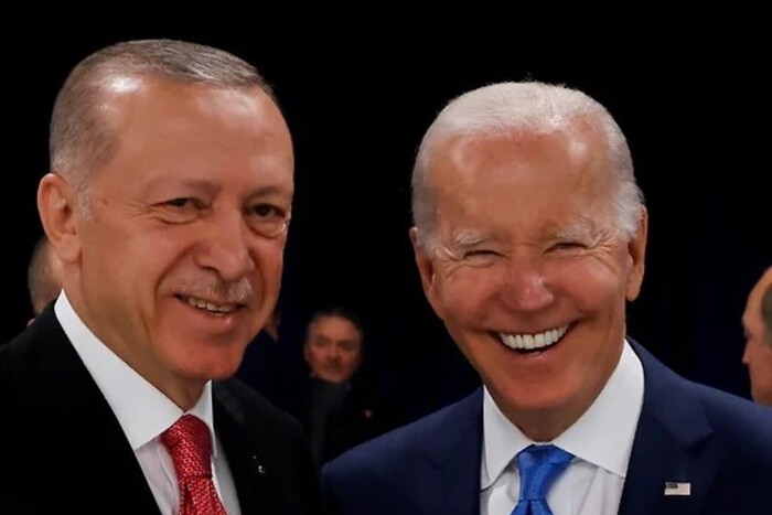 Байден дотискає Ердогана щодо вступу Швеції до НАТО – Bloomberg