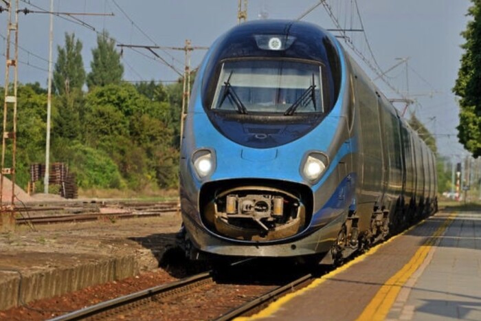 У Польщі чоловіка переїхав швидкісний поїзд, а він навіть не помітив