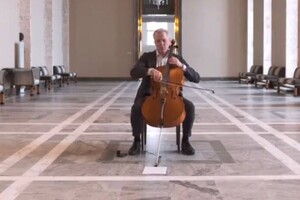 Міністр із Фінляндії зіграв на віолончелі «Ой у лузі червона калина» (відео)