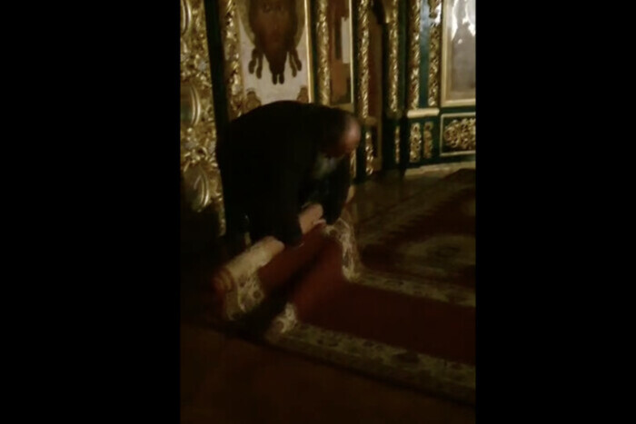 Служители УПЦ МП разворовывают храмы: забирают даже ковры (видео)