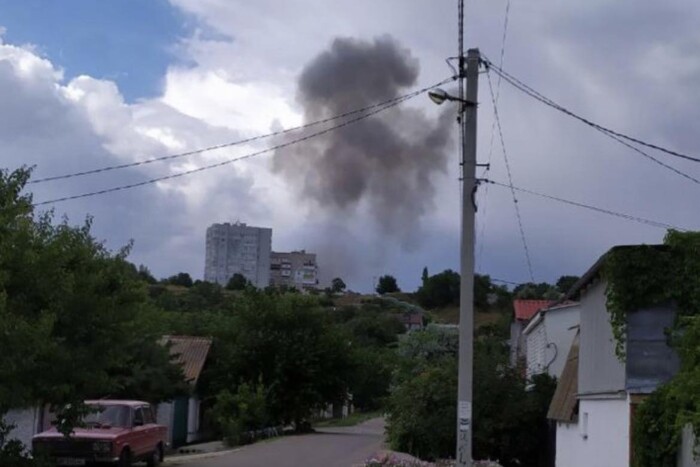 Чотири «бавовни» за день: у Бердянську знищено готель з військовим керівництвом окупантів