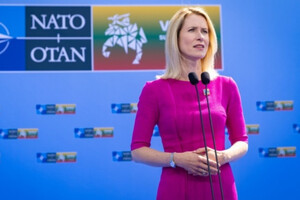 Прем'єрка Естонії одягла на саміт НАТО яскраве вбрання, яке підкреслило фігуру