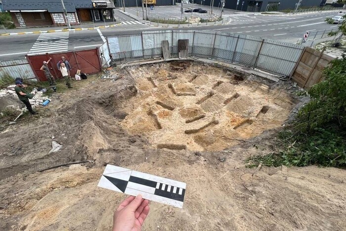 В Ірпені на місці знесеного пам'ятника виявлено братську могилу (фото)