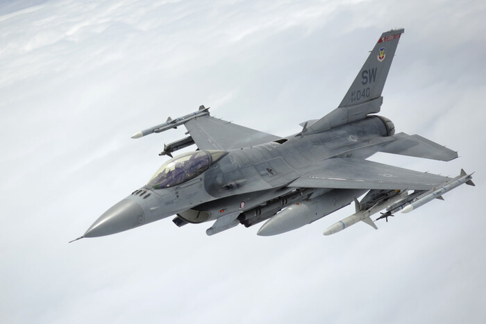 Повітряні сили повідомили, скільки F-16 необхідно Україні для спротиву РФ