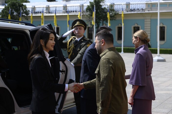 Історичний візит: перша леді Республіки Корея вразила українців зовнішнім виглядом