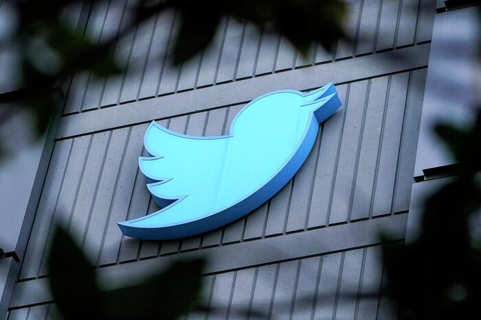 Доходи від реклами в Twitter впали на 50%