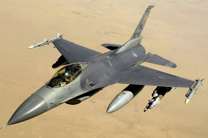 Обучение на F-16: Воздушные силы внесли ясность