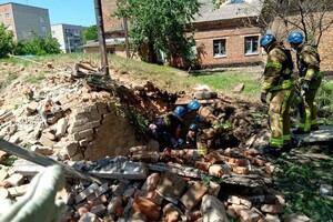 Сумщина: окупанти у Білопіллі обстріляли пожежну частину (фото) 