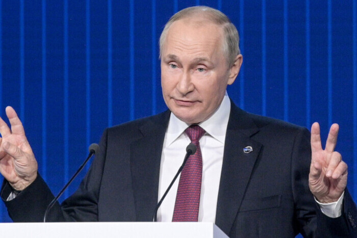 Путин поучил россиян делать фейковые копии захваченной в Украине техники