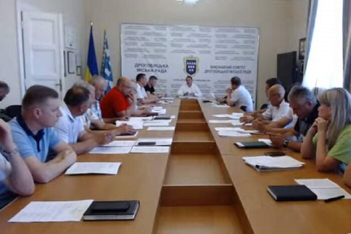 Мер Дрогобича та члени виконкому отримали повістки до військкомату
