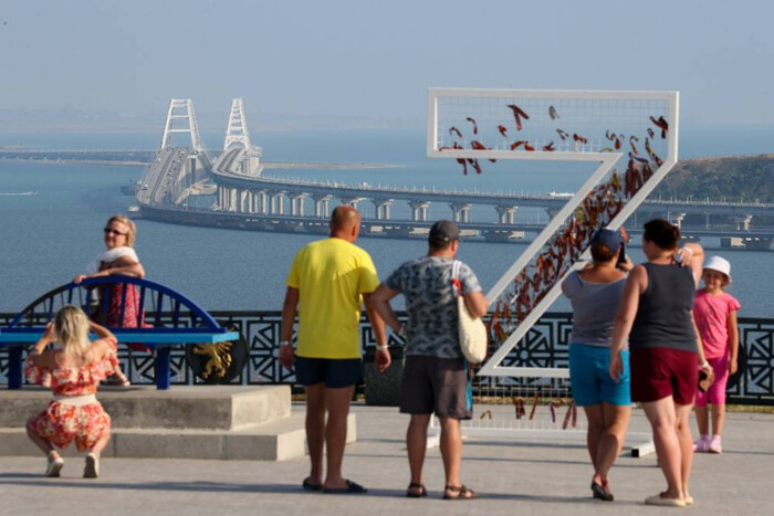 Атака на мост. Россияне в панике отменяют туры в Крым