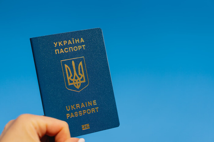 Украинский паспорт поднялся в мировом рейтинге Henley & Partners