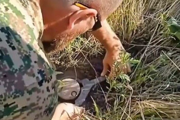 Українські захисники показали, як розміновують поля Херсонщини (відео)