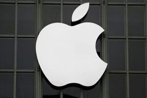 Apple запатентовала технологию сворачивания экрана iPhone в трубочку