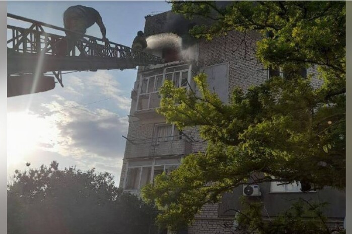 Росія вдарила по п’ятиповерхівці в Очакові, є постраждалі (фото)