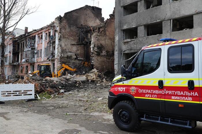 Рятувальники завершили пошукові роботи на місці удару РФ у Миколаєві: загинуло двоє людей (фото)