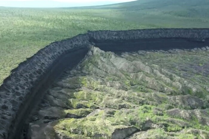 Росія у небезпеці: через глобальне потепління тане найбільший у світі кратер із вічної мерзлоти