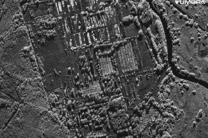 Супутникові знімки зафіксували нарощування техніки на військовій базі у Білорусі