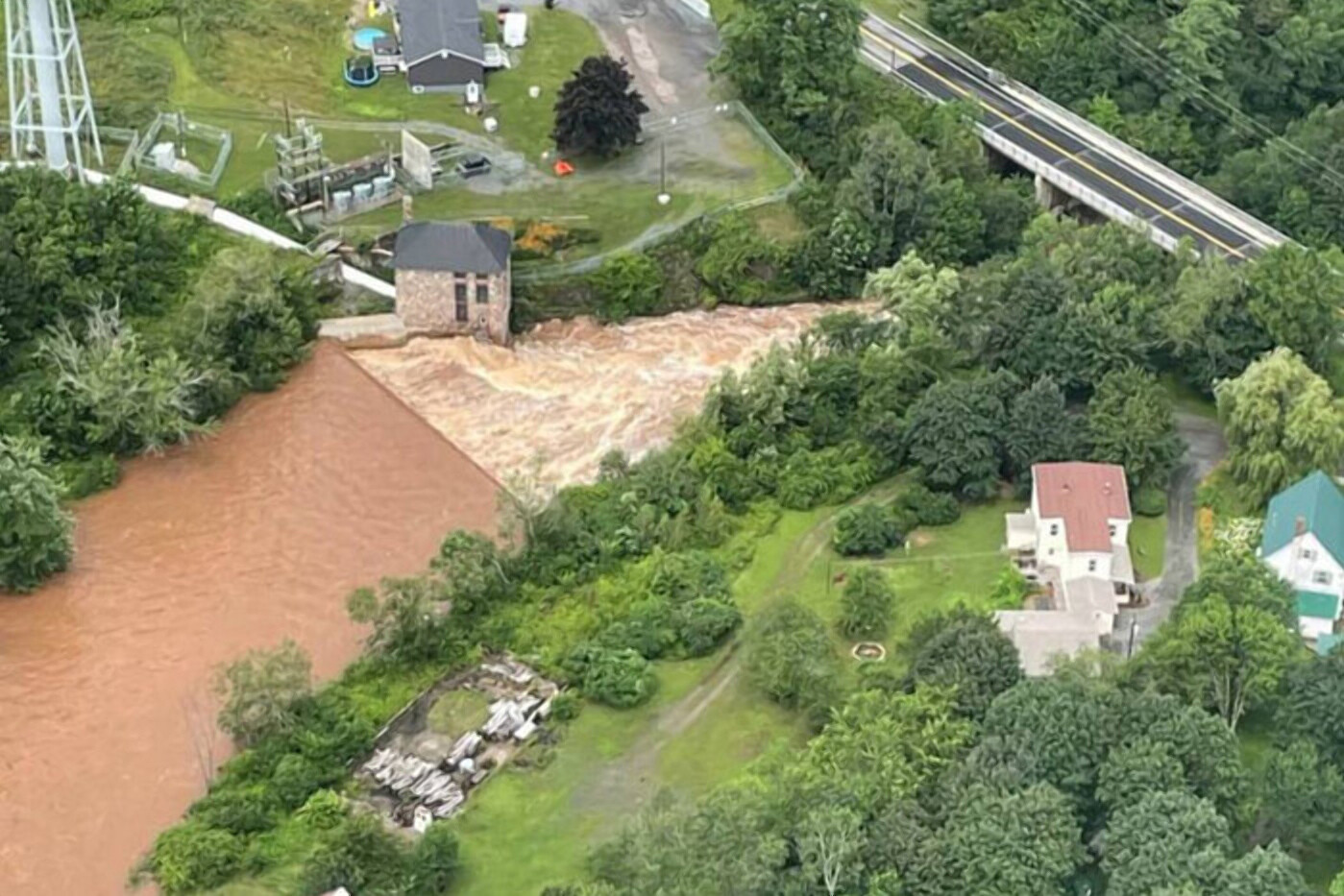  Канада страдает от масштабного наводнения: сотни людей эвакуированы, есть пропавшие без вести