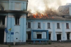 Росіяни знищили Палац культури у Часовому Ярі, де був гуманітарний штаб (фото)