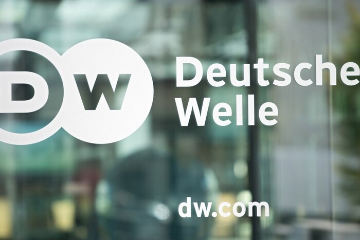 Deutsche Welle звільнила вагітну українську журналістку під час декретної відпустки