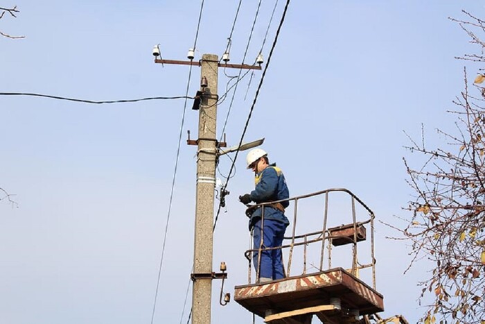 Протягом тижня енергетики ДТЕК відновили електропостачання у 80 тис. домівок