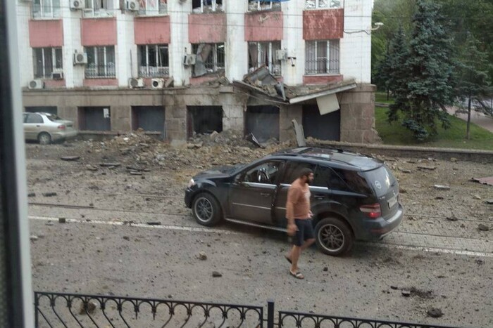 Приліт по будівлі «МВС»: у Донецьку прогриміла «бавовна»