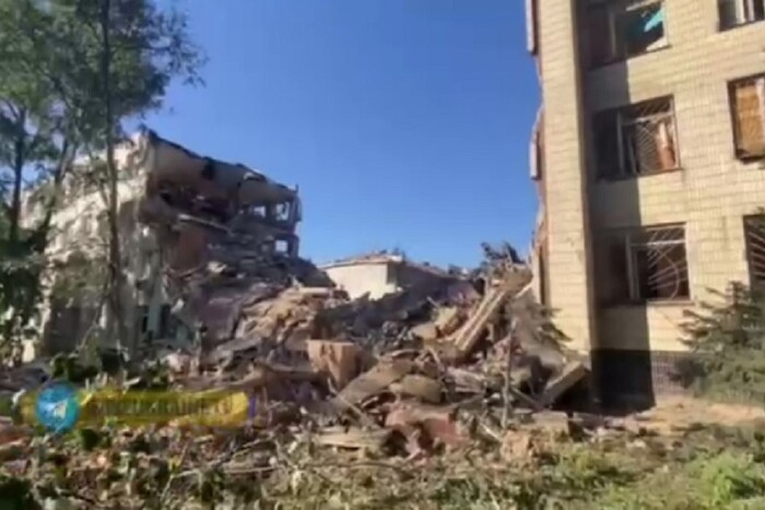 Росіяни зруйнували навчальний заклад у Сумах: моторошне відео наслідків