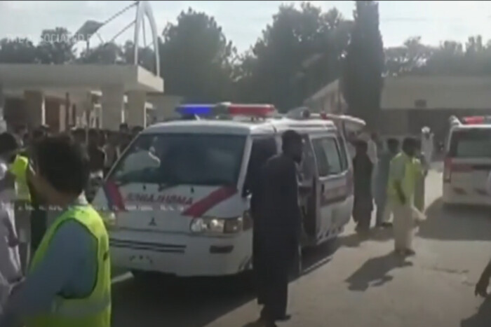 У Пакистані терорист підірвав себе і вбив понад 40 людей