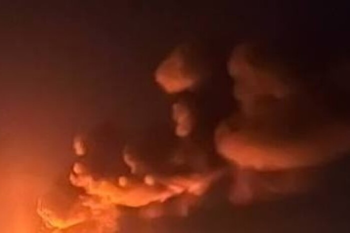 Обстріл Харкова: російський дрон атакував гуртожиток, спалахнула пожежа