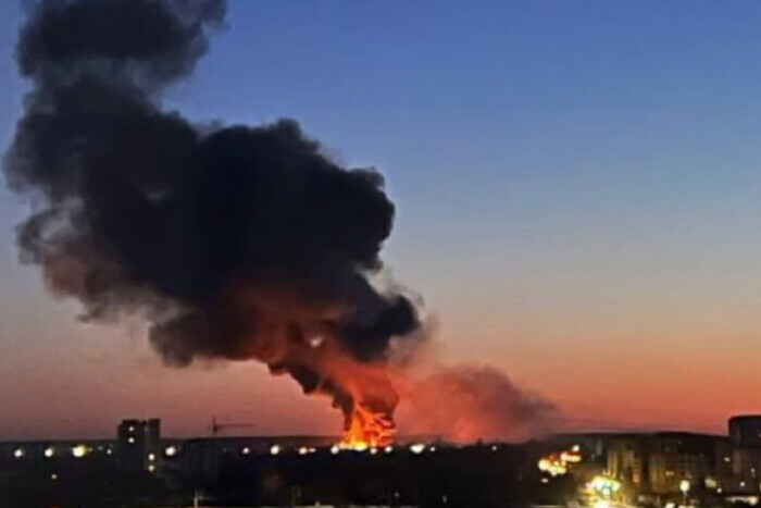 У Києві чути гучні вибухи, працює ППО