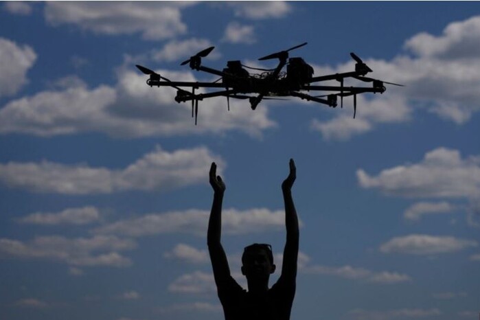 Школярів вчитимуть керувати дронами та виявляти міни: міністр Лісовий анонсував зміни 