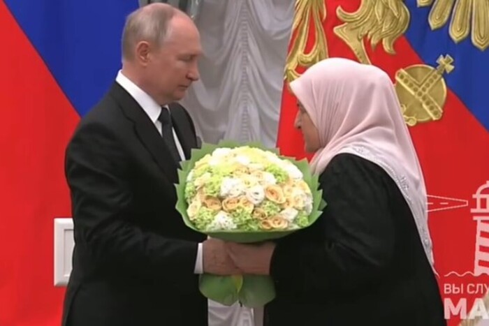 Путін дав новий орден матері Кадирова