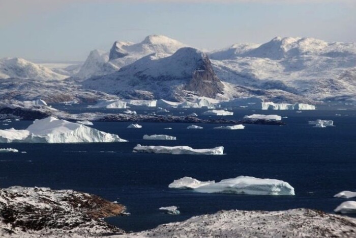 Cпекотний липень розтопив Гренландський крижаний щит