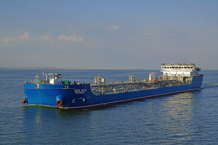Пошкодження російського танкера: судно не може самостійно пересуватися